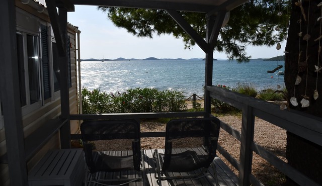 Holiday house/mobile home in the 1. Line seafront, 34 m² + 24 m² terrace