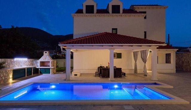Holiday house Mokosica for 1 - 8 persons with 4 bedrooms - Holiday house
