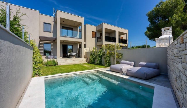 Holiday House Molaj with Private Pool