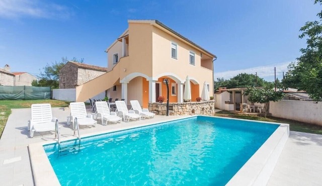 Holiday House Natur with private pool