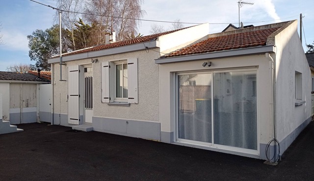 Holiday house near sea and shops