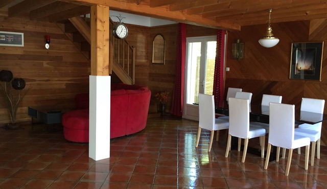 HOLIDAY HOUSE NEAR THE SEA