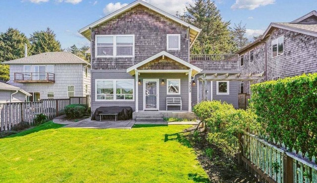 Holiday House - New Listing!