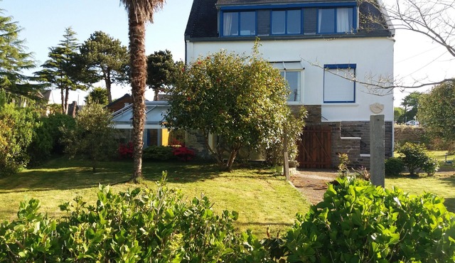 Holiday house on the road to the beaches.