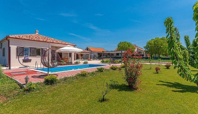 Holiday house Pakovo Selo for 1 - 8 persons with 3 bedrooms - Holiday house
