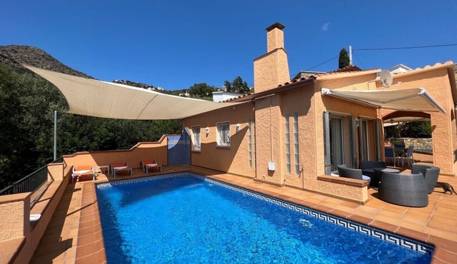 Holiday house, private- pool, sea view, fiber-interent, parking