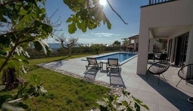 Holiday house Rtina for 1 - 10 persons with 5 bedrooms - Holiday house