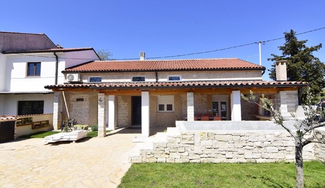 Holiday house Savudrija for 1 - 8 persons with 5 bedrooms - Holiday home