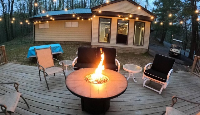 Holiday House (Sleeps 1-12) - Offer a 4-bedroom, 2-bath unit with 1 queen, 3 full, 4 twin beds, and a pull-out sofa.