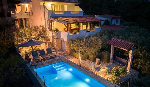 Holiday house Stupalo with private pool in Rukavac- Vis