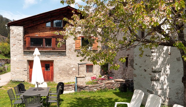 Holiday house sunny and rustic, 2-8 P, in Val Poschiavo