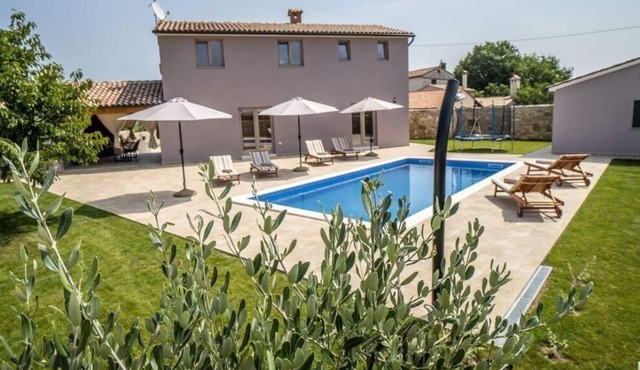 Holiday house Svetvinčenat for 1 - 8 persons with 3 bedrooms - Holiday home