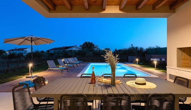 Holiday house Svetvinčenat for 1 - 10 persons with 5 bedrooms - Holiday home
