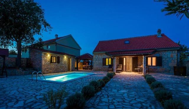 Holiday house Tihomir - with pool : - Drnis, Riviera Sibenik, Croatia