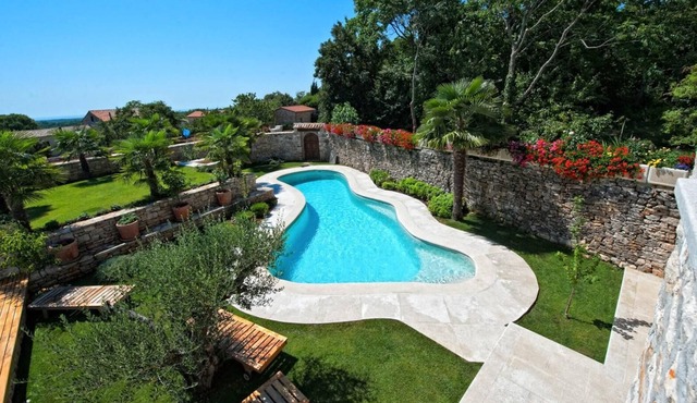 Holiday house Tinjan for 1 - 10 persons with 4 bedrooms - Holiday house