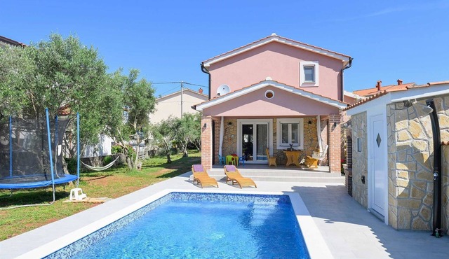 Holiday House Viola with private Pool