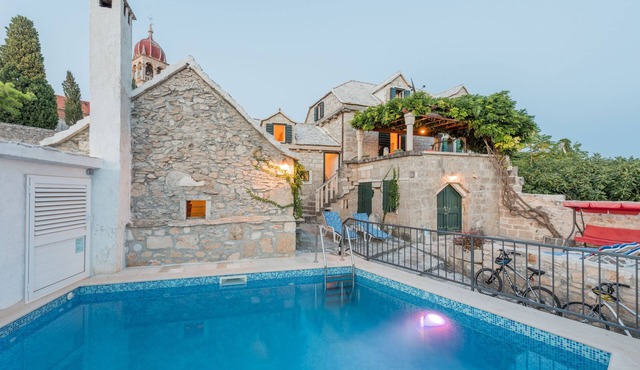Holiday house with a swimming pool Donji Humac, Brač (K-11359)