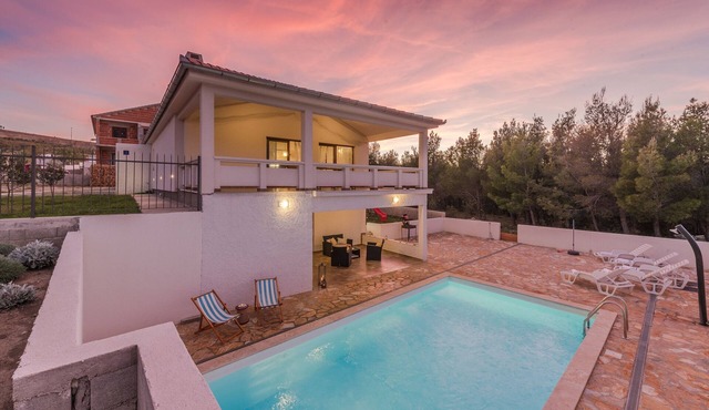 Holiday house with a swimming pool Rovanjska (Paklenica) (K-25377)