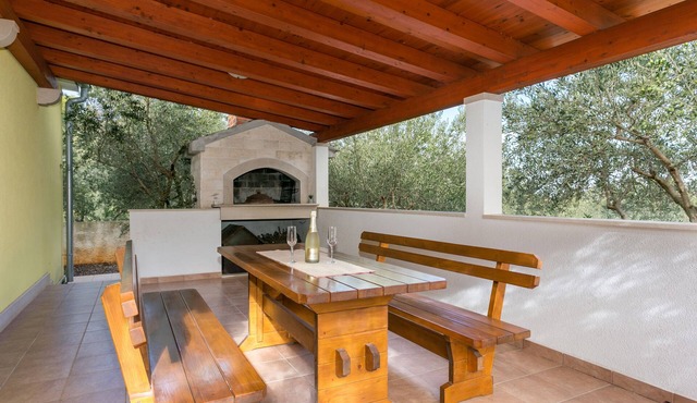 Holiday house with a parking space Mirca, Brač (K-22257)