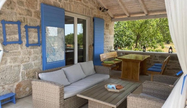 Holiday house with a swimming pool Puljane, Krka (K-23038)