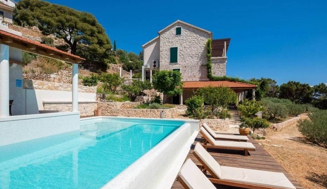 Holiday house with a swimming pool Sveta Nedilja, Hvar (K-22136)