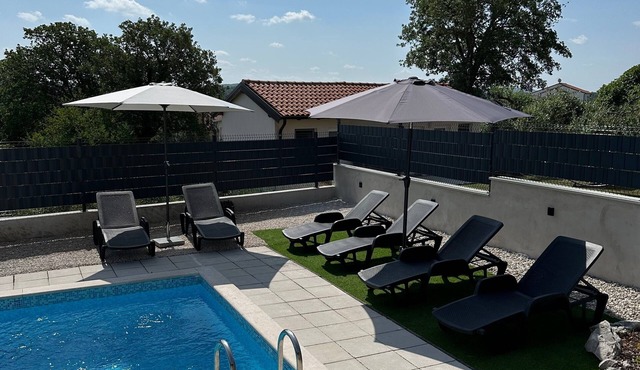 Holiday house with a swimming pool Kaštel (Central Istria - Središnja Istra) (K-23470)