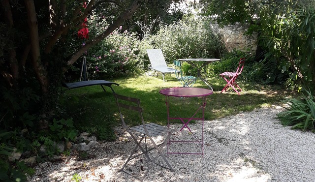 Holiday house with garden near the ocher