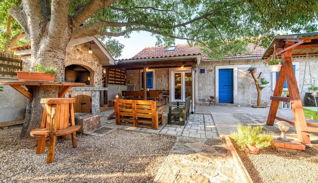 Holiday house with a swimming pool Konjevrate, Krka (K-24925)