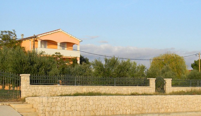 Holiday house with large garden on the beach
