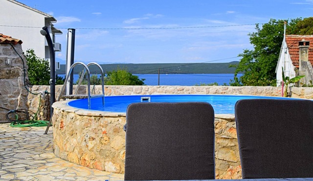 Holiday house with pool in Dobropoljana