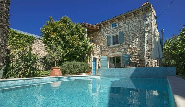 Holiday house with pool and sauna near Poreč
