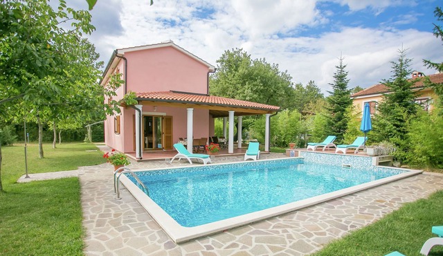 Holiday house with pool, gym and sauna for 8 people, 25 km from Rovinj