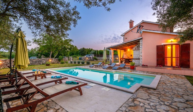 Holiday house with private pool in a peaceful area, village Rakalj