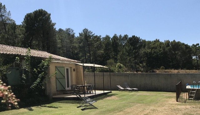 Holiday house with quiet pool in the countryside