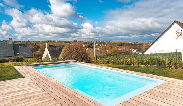 Holiday house with swimming pool for 6 people