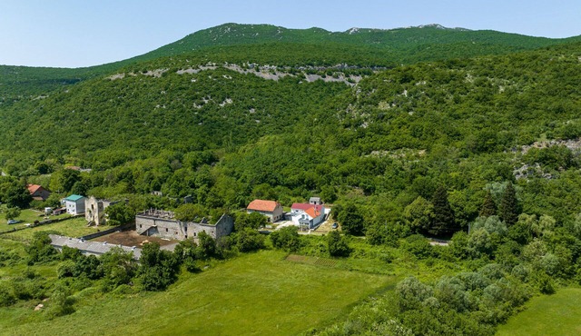 Holiday House Zrmanja Vrelo for Nature Lovers