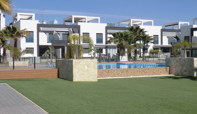 Holiday Houses - Oasis Beach 2