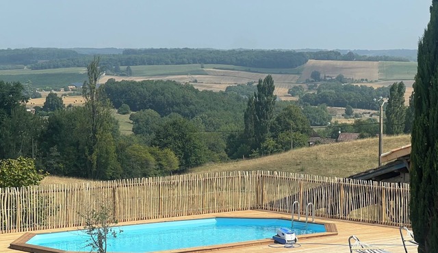 Holiday in the countryside, private heated pool, peace and quiet guaranteed. New!