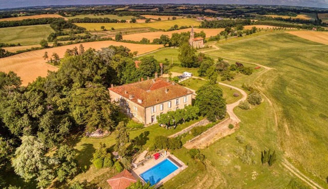 Holiday in the Gers in a chateau