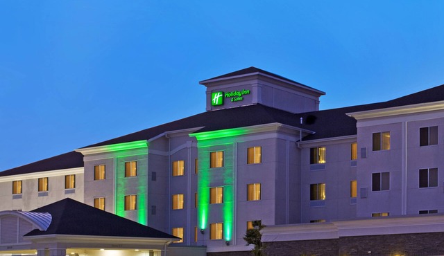 Holiday Inn Bloomington-Airport by IHG