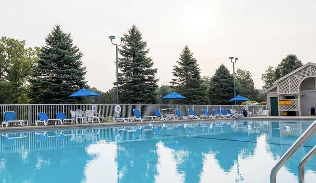Holiday Inn Club Fox River Resort 2br ~ Friday check-in
