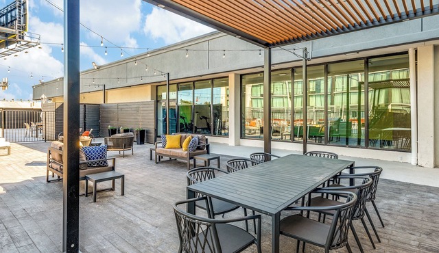 Holiday Inn Dallas Market Ctr Love Field by IHG