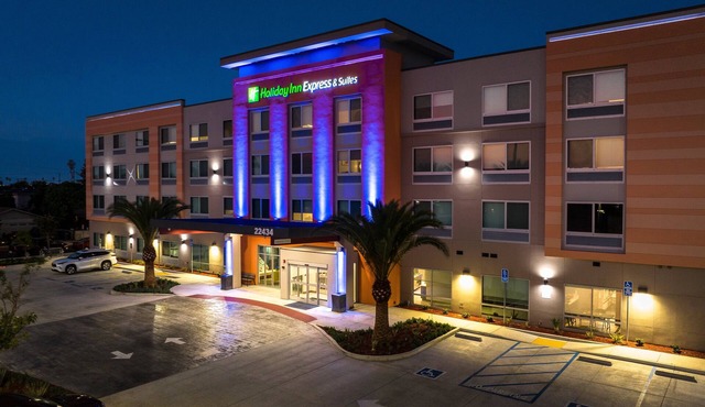 Holiday Inn Express & Suites Hawaiian Gardens by IHG