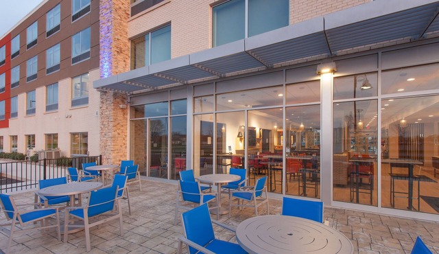 Holiday Inn Express and Suites Detroit/Sterling Heights by IHG