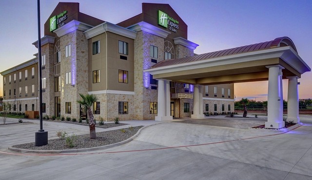 Holiday Inn Express & Suites Carrizo Springs by IHG