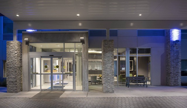 Holiday Inn Express and Suites North Brunswick by IHG