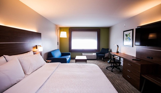 Holiday Inn Express & Suites Rehoboth Beach by IHG