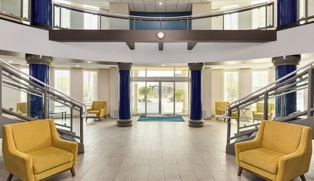 Holiday Inn Express and Suites Bakersfield Central by IHG