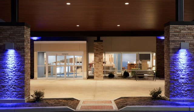 Holiday Inn Express and Suites-Cincinnati NE - Red Bank Road by IHG