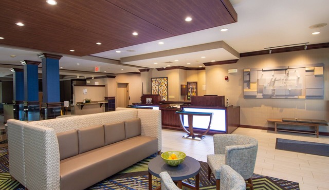 Holiday Inn Express and Suites Springfield Medical District by IHG